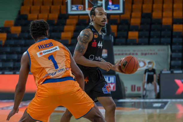 防守中脱颖 防守中脱颖